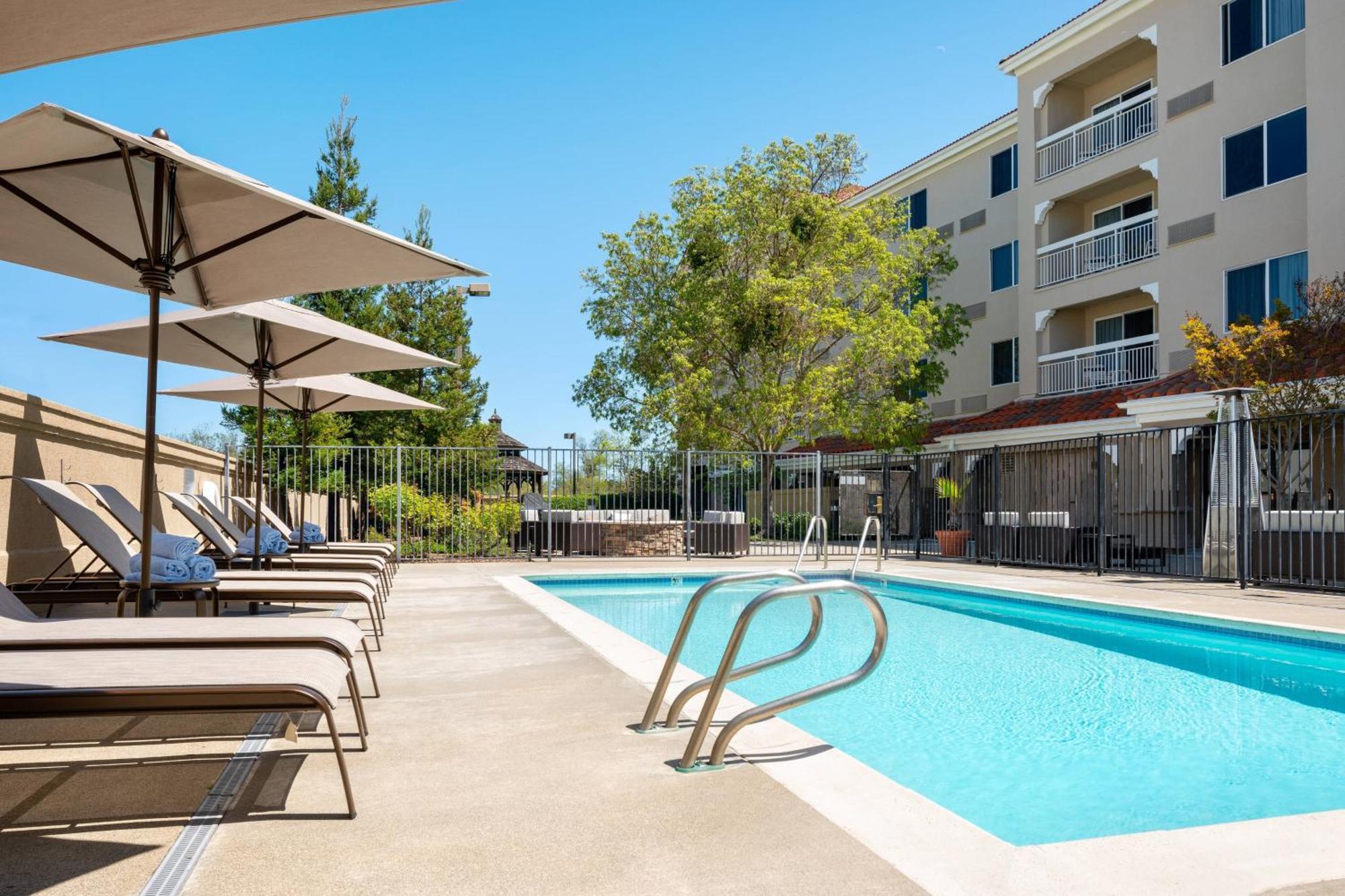 Courtyard Novato Marin/Sonoma Hotel Exterior photo